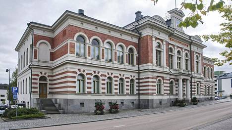 Jyväskylä | Valiokunta esittää kaupungin­hallituksen erottamista Jyväskylässä – Taustalla eduskunta-avustajan murhayritys