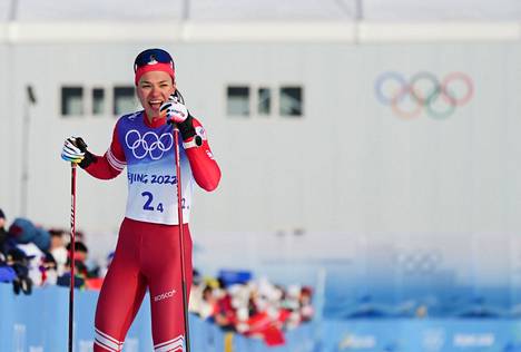Veronika Stepanovasta tuli historian nuorin maastohiihdon olympiavoittaja Pekingissä 4x5 kilometrin viestissä.