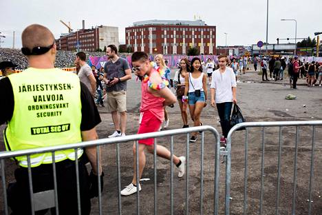 Loppuunmyyty Weekend-festivaali alkoi rauhallisesti – poliisi otti kiinni  ”muutamia” - Kaupunki 