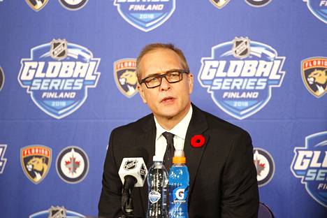 Paul Maurice valmensi Winnipeg Jetsiä, kun joukkue kohtasi Florida Panthersin Helsingissä vuonna 2018.