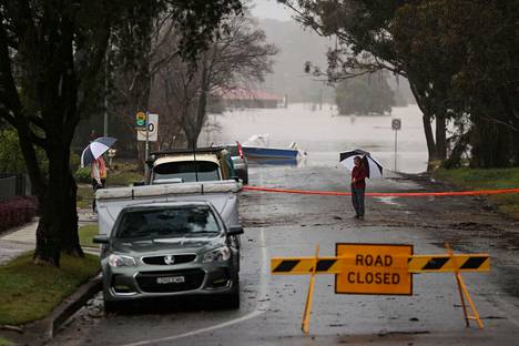 Tulvavedet vetäytyivät kaduilta Sydneyssä heinäkuun alussa. 