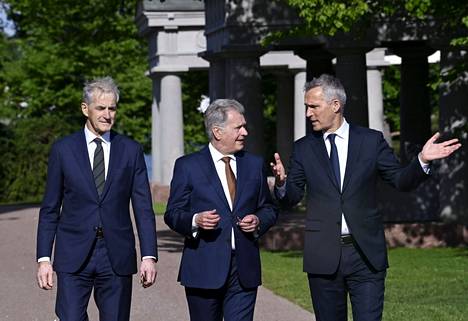 Norjan pääministeri Jonas Gahr Støre, Naton pääsihteeri Jens Stoltenberg ja presidentti Sauli Niinistö tapasivat sunnuntaina Naantalissa.