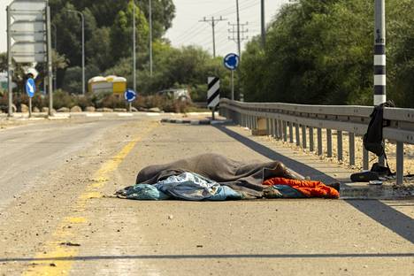 The body of a Hamas fighter in Saad.