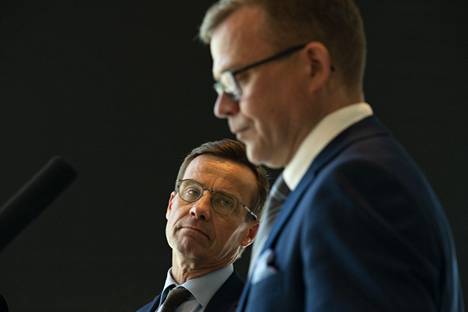 Petteri Orpo (edessä) ja Ulf Kristersson Suomen suurlähetystössä Washingtonissa keskiviikkona.