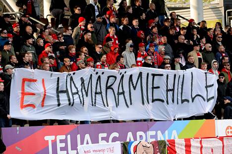 HIFK:n kannattajat protestoivat 29. huhtikuussa pelatussa ottelussa myyntisuunnitelmia.