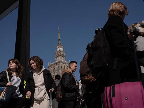 Varsovaan on tullut lyhyessä ajassa 300 000 ukrainalaista, mikä näkyy ja kuuluu monin tavoin kaupungin arjessa.