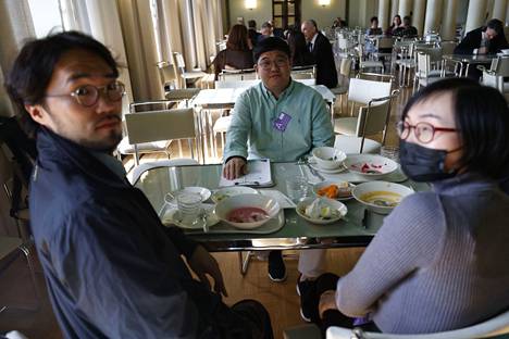 Park Chanjun (left) and Lee Haedon of South Korea's Broadcasting Corporation KBS, and Boyoung Lee, who served as an assistant, over lunch at the Parliament Cup. 