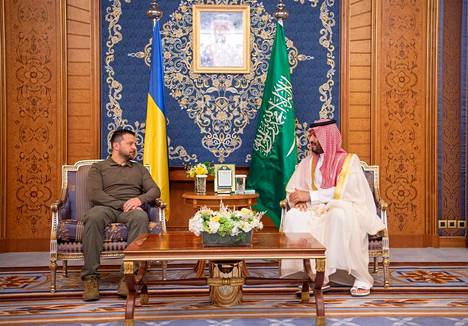 Ukrainan presidentti Volodymyr Zelenskyi tapasi Saudi Arabian kruununprinssin Mohammed bin Salmanin Jeddassa. 