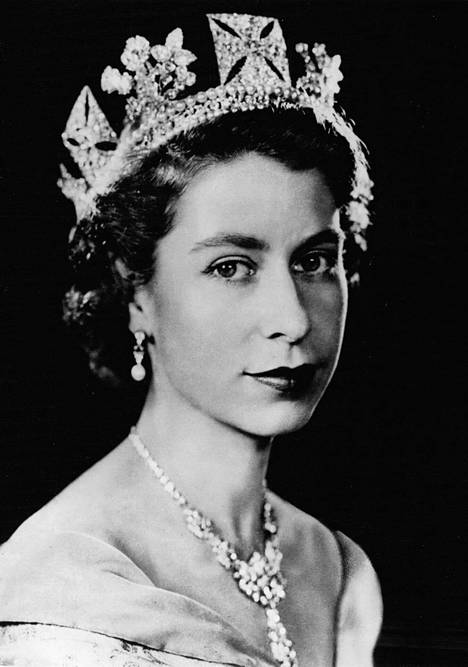 Kuningatar Elisabetista tuli jo helmikuussa 1952 hänen isänsä kuoltua. Kruunajaiset järjestettiin vasta noin kuudentoista kuukauden kuluttua tästä.