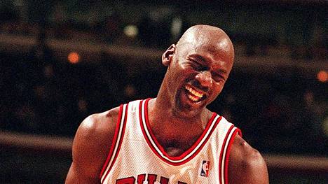Koripallo | Koripallolegenda Michael Jordanin yliopistopaita myytiin yli 1,1 miljoonalla eurolla, vuonna 1999 hinta oli vain murto-osa