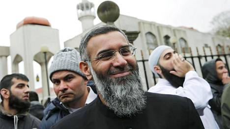 Vihasaarnaaja Anjem Choudary vapautui vankilasta – Suomessakin vieraillut ääri-islamisti julisti jihadistien sotalipun liehuvan jonakin päivänä Eduskuntatalon katolla