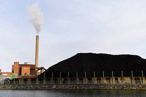  Energiayhtiö Helenin Hanasaaren voimalaitos ja hiilikasa 6. marraskuuta 2019.