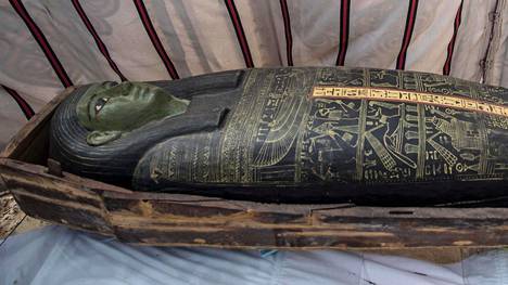 Historia | Egyptissä löydettiin 3 000 vuotta vanhoja sarkofageja ja kuningattaren temppeli – ”Uudelleen­kirjoittavat historian”