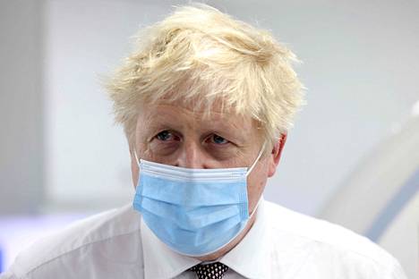 Britannian pääministeri Boris Johnson vieraili pohjoislontoolaisessa sairaalassa tiistaina 18. tammikuuta 2022.