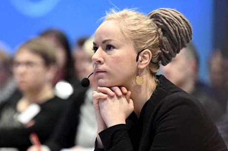 Eduskunnan naisverkoston puheenjohtaja on vasemmistoliiton kansanedustaja Hanna Sarkkinen.