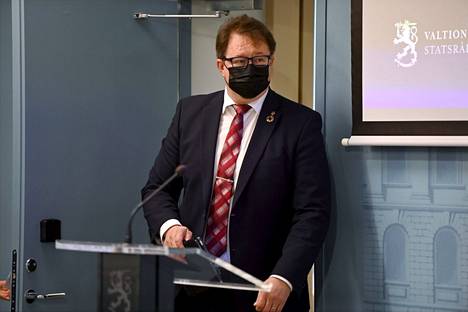 Terveyden ja hyvinvoinnin laitoksen terveysturvallisuusosaston johtaja Mika Salminen pitää Tanskan päätöstä purkaa koronarajoituksensa hyvänä päätöksenä.