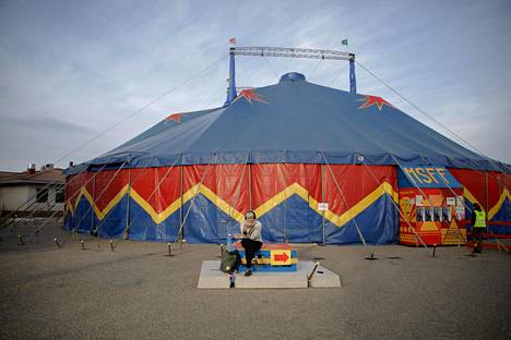 Yleisö ei kokoonnu tänä vuonna Sodankylän suureen telttaan katsomaan elokuvia Lapin yöttömässä yössä, sillä perinteikäs elokuvafestivaali järjestetään toisenlaisessa muodossa.