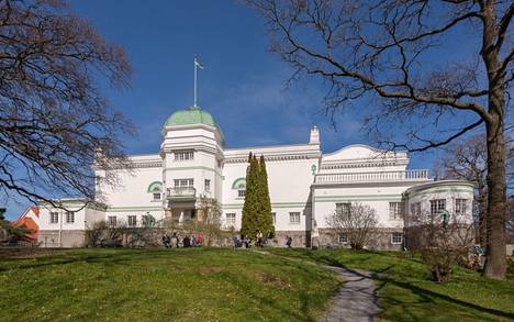 Thielska galleriet kätkee sisäänsä komeat taideaarteet. Rakennus sijaitsee Djurgårdenin alueella Tukholmassa.