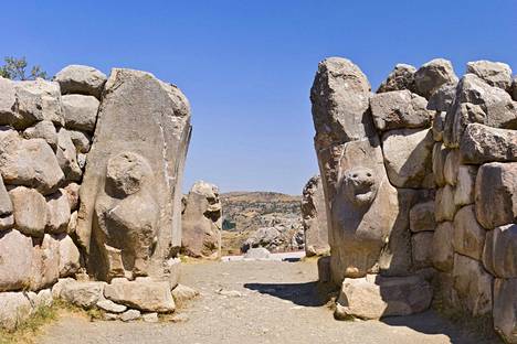 Leijonaportti heettiläisten pääkaupungissa Hattušassa. Hattuša sijaitsee nykyisen Turkin keskiosissa Anatoliassa. 