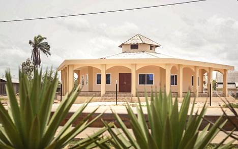 Rokotetutkimusta varten pystytetty uusi rakennus kulttuurikeskus Villa Karon tontilla Beninissä.