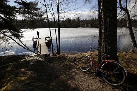 Kauniaisissa nautitaan Suomen suurinta keskieläkettä. Kuvassa Gallträskin järvi.