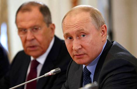 Venäjän presidentti Vladimir Putin ja ulkoministeri Sergei Lavrov.