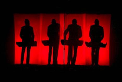 Kraftwerk esiintyi Helsingissä vuonna 2004.