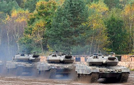 Saksan puolustusvoimien Leopard 2 A7 -taistelupanssarivaunuja sotaharjoituksissa vuonna 2017. 
