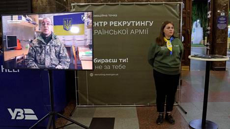 Kiovan keskusrautatieasemalle on avattu tiedotuskeskus Ukrainan armeijan rekrytointia varten.