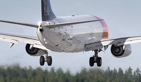 Lentokoneilla on selvät ohjeet sallituista nopeuksista esimerkiksi lentokenttien yllä.