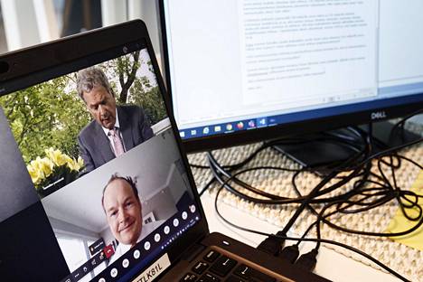 Tasavallan presidentti Sauli Niinistö osallistui politiikan toimittajien videotapaamiseen tiistaina Naantalin Kultarannasta.