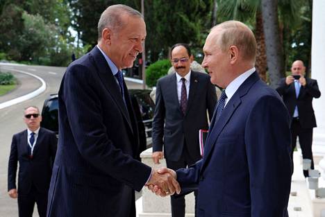 Turkin presidentti Recep Tayyip Erdoğan ja Venäjän presidentti Vladimir Putin tapasivat viime perjantaina Sotšissa Etelä-Venäjällä.