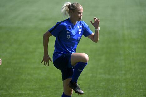 Tia Hälinen on edustanut ulkomailla useita seuroja ja pelannut myös naisten maajoukkueessa. Kuva Helmarien harjoituksista kesäkuulta 2018.
