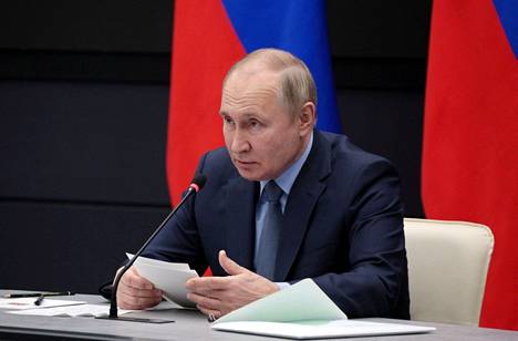 Venäjän presidentti Vladimir Putin tapasi asetuotantokeskuksen johtoa Tulassa perjantaina. 