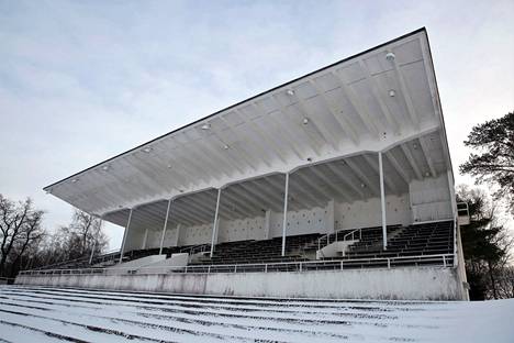 Soutustadion ja sen katsomo rakennettiin Helsingin vuoden 1952 olympiakisoja varten.