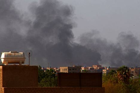 Taisteluita käytiin vielä maanantaiaamuna ainakin pääkaupunki Khartumissa.
