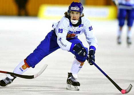 Jääpallouraansa venäläisessä SKA Neftjanikissa jatkavalla Tuomas Määtällä ei ole asiaa maajoukkueeseen, Suomen Jääpalloliitto linjasi.