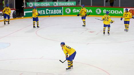 MM-jääkiekko | ”Kohti kaikkien aikojen katastrofia”, ”fiasko”, ”noloa” – Ruotsin media lataa täyslaidallisen kahdesta tappiosta