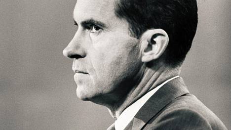 Dokumentin pääasiallinen kommentaattori on Richard Nixon (1913–1994) itse.