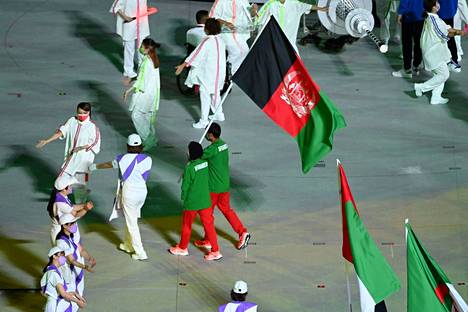 Afganistanin joukkueen jäseniä Tokion paralympialaisten päättäjäisissä 5. syyskuuta. 