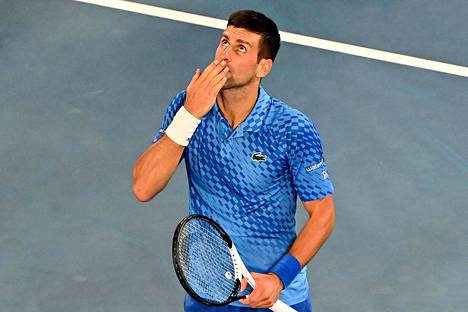 Novak Djokovic eteni helposti Australian avointen finaaliin.