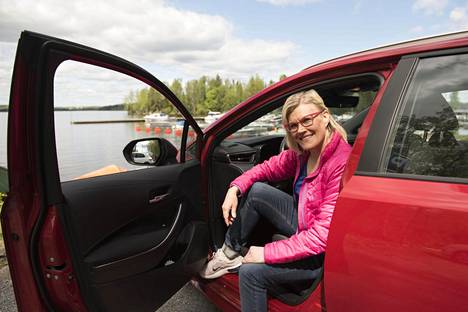 Anne Mäkilä-Kapucu käyttää yleensä hybridi-Toyotaa. Toinen alueen yhteiskäyttöauto on katumaasturi.