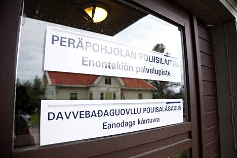 Poliisin palvelupiste Enontekiöllä kesällä 2012.