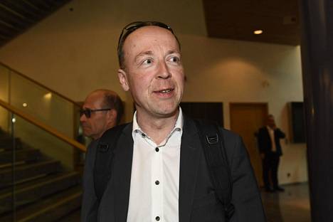 Perussuomalaisten puheenjohtaja Jussi Halla-aho saapui puolueen eduskuntaryhmän kokoukseen Helsingissä tiistaina.