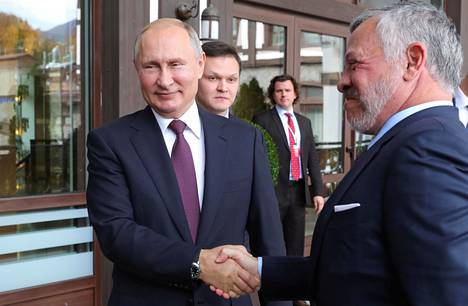 Venäjän presidentti Vladimir Putin tapasi perjantaina Sotsissa Jordanian kuningas Abdallah II.