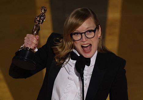 Women Talking -elokuvan käsikirjoittaja-ohjaaja sai Oscarin parhaasta sovitetusta käsikirjoituksesta.