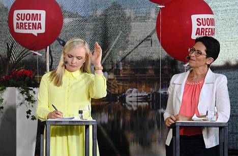 Vihreiden puheejohtaja Maria Ohisalo ja kristillisdemokraattien puheenjohtaja Sari Essayah MTV:n SuomiAreenan puheenjohtajatentissä Helsingissä.