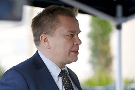 Puolustusministeri Antti Kaikkonen (kesk) saapui hallituksen neuvotteluihin Säätytalolle marraskuun lopussa. 