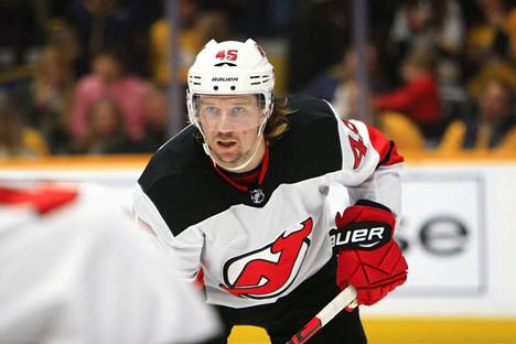 Saim Vatanen on pelannut NHL-liigaa Anaheimissa, New Jersey Devilsissä ja Carolinassa ja Dallasissa.