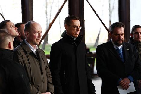 President Alexander Stubb and Speaker of Parliament Jussi Halla-aho (ps) visited Hostomel Airport on Wednesday.